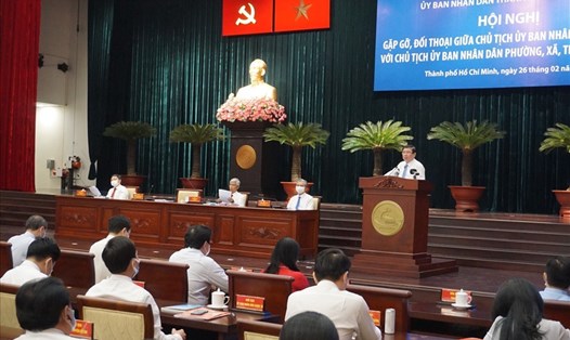 Chủ tịch TPHCM Nguyễn Thành Phong bức xúc về karaoke tự phát ảnh hưởng tới cuộc sống người dân. Ảnh: Minh Quân