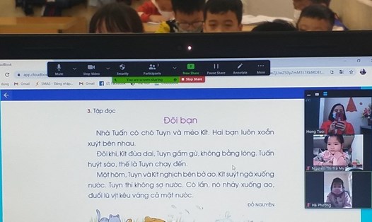 Các học sinh vẫn ở Hải Dương học trực tuyến với lớp học ở TP.Hạ Long, Quảng Ninh. Ảnh: CTV