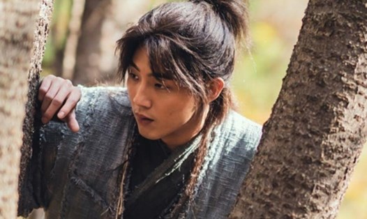 Vướng loạt bê bối, Ji Soo bị cắt vai ở "Sông đón trăng lên" đúng như dự kiến. Ảnh cắt phim.