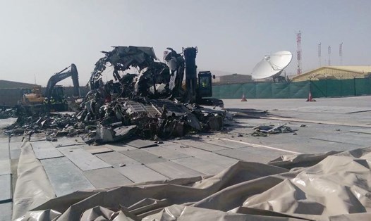 Một chiếc G222 trong dự án của Lầu Năm Góc bị phá hủy để làm phế liệu nằm trên đường băng tại Sân bay Quốc tế Kabul, Afghanistan vào tháng 8.2014. ẢNh: Cơ quan hậu cần Bộ Quốc phòng Mỹ/SIGAR.