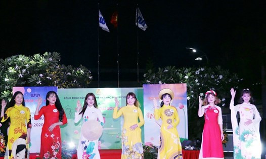 Công ty TNHH May Mặc Bowker Việt Nam tổ chức cuộc thi Nét đẹp áo dài nữ công nhân lao động. Ảnh CĐCS Công ty cung cấp