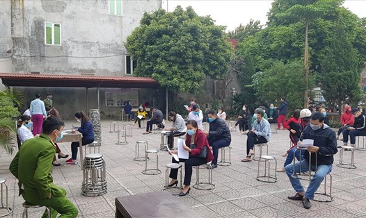 Người dân thực hiện khai báo y tế tại Trạm Y tế thị trấn Thứa (Lương Tài, Bắc Ninh). Ảnh: Trạm Y tế thị trấn Thứa
