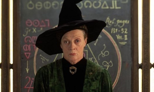 Maggie Smith đảm nhận xuất sắc vai diễn nữ phù thủy Howard Minerva McGonagall trong phim "Harry Porter". Ảnh nguồn: Xinhua.