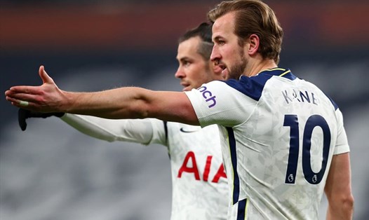 Gareth Bale và Harry Kane cùng có cú đúp bàn thắng cho Tottenham ở trận thắng Crystal Palace. Ảnh: AFP
