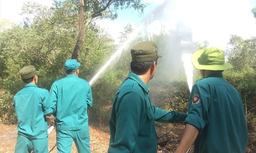 Diễn tập phòng chống cháy rừng tại Vườn chim Bạc Liêu. Ảnh: Nhật Hồ