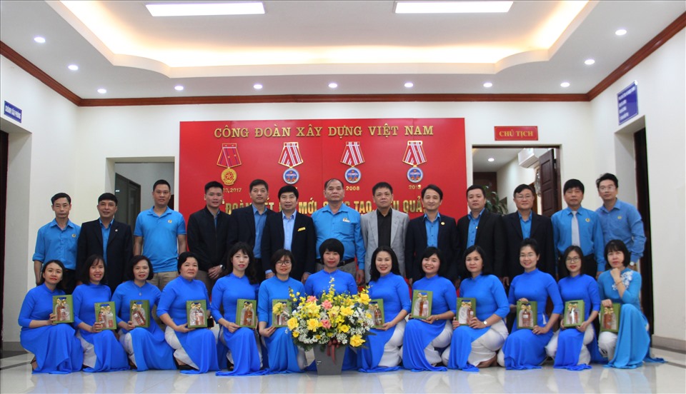 Cơ quan Công đoàn Xây dựng Việt Nam tổ chức gặp mặt nhân kỷ niệm 111 năm Ngày Quốc tế Phụ nữ 8.3. Ảnh: CĐXDVN