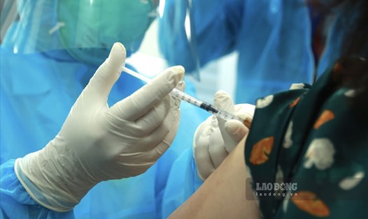 Hà Nội thông tin về việc tiếp nhận, sử dụng vaccine phòng COVID-19. Ảnh Hải Nguyễn