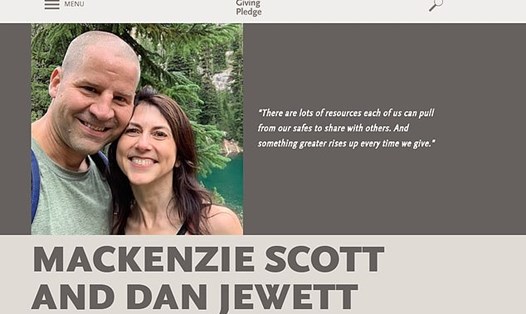Vợ cũ tỉ phú giàu nhất thế giới Jeff Bezos, bà Mackenzie Scott, tái hôn với Dan Jewett, một giáo viên hóa học. Ảnh: Giving Pledge.
