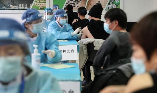 Trung Quốc triển khai hộ chiếu vaccine nội địa, chưa bắt buộc từ ngày 8.3. Ảnh: AFP