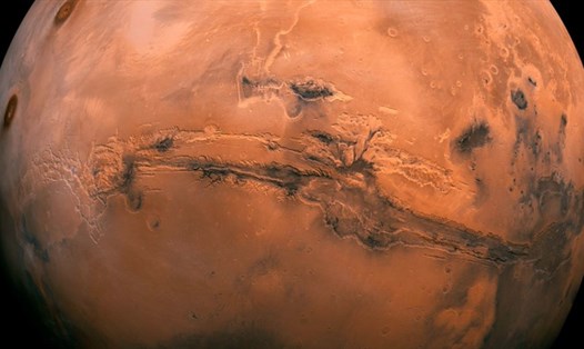 Bức ảnh tổng hợp được tạo ra từ hơn 100 hình ảnh về sao Hỏa do tàu vũ trụ Viking Orbiter của NASA chụp vào những năm 1970. Ảnh: NASA.
