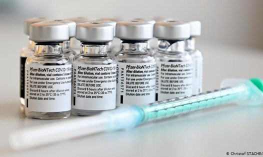 Vaccine COVID-19 của Pfizer-BioNTech. Ảnh: AFP.