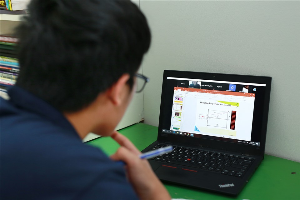 Các trường có thể tổ chức thi học phần, bảo vệ luận văn online nếu đáp ứng đủ điều kiện. Ảnh: Hải Nguyễn