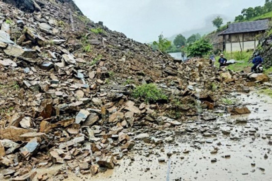 Hiện nay, nguy cơ sạt lở đất, lũ ống, lũ quét tại các tỉnh miền núi phía Bắc và Trung Bộ rất cao. Ảnh minh họa: C.Minh