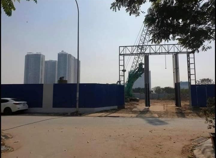 Dự án nhà ở xã hội NO1 Khu đô thị Hạ Đình (214 Nguyễn Xiển, TP.Hà Nội) xác nhận chưa đủ điều kiện nhận đặt cọc và ký hợp đồng mua bán căn hộ, dù rất nhiều “cò” bất động sản đang rầm rộ rao bán. Ảnh: Lan Nhi