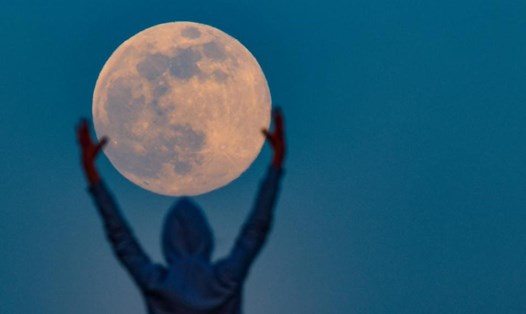 Siêu trăng năm 2020. Ảnh: AFP/Getty Images