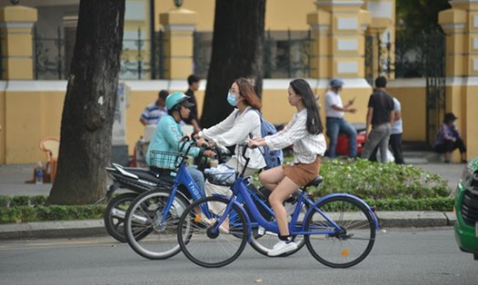 Xe đạp thuộc đề án xe đạp công cộng Mobike chạy thử ở khu vực quận 1.  Ảnh: G.A