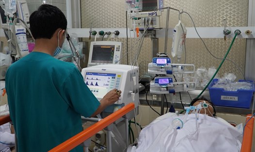 Bệnh viện Chợ Rẫy (TPHCM) kích hoạt quy trình "báo động đỏ" cứu sống bệnh nhân bị dao đâm xuyên ngực trái. Ảnh: Bệnh viện cung cấp