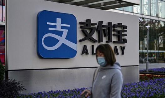 Ant Group của tỉ phú Jack Ma sẽ cải tổ thành công ty nắm giữ tài chính. Ảnh: AFP.