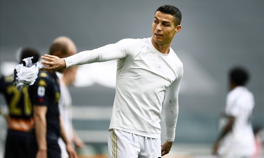 Cristiano Ronaldo lại có những khoảnh khắc không vui ở Juventus. Ảnh: Serie A