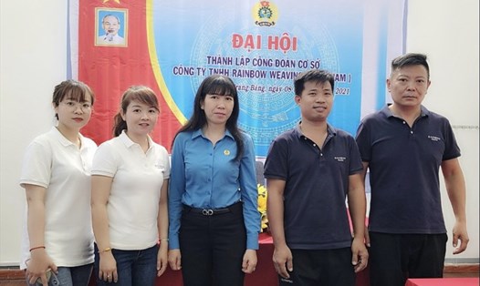 Ban Chấp hành Công đoàn cơ sở Công ty TNHH TNHH Rainbow Weaving (Việt Nam) ra mắt đại hội. Ảnh LĐLĐ Tây Ninh cung cấp