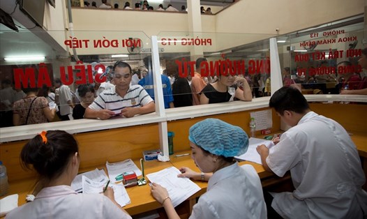 Bệnh nhân đến khám chữa bệnh tại Bệnh viện Bạch Mai (Ảnh chụp thời điểm trước khi xảy ra dịch COVID-19). Ảnh: Hải Nguyễn