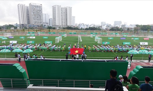 Bóng đá học đường trở thành chương trình trọng điểm của HFF, thu hút rất đông học sinh trên địa bàn TPHCM tham dự. Ảnh: Nguyễn Đăng