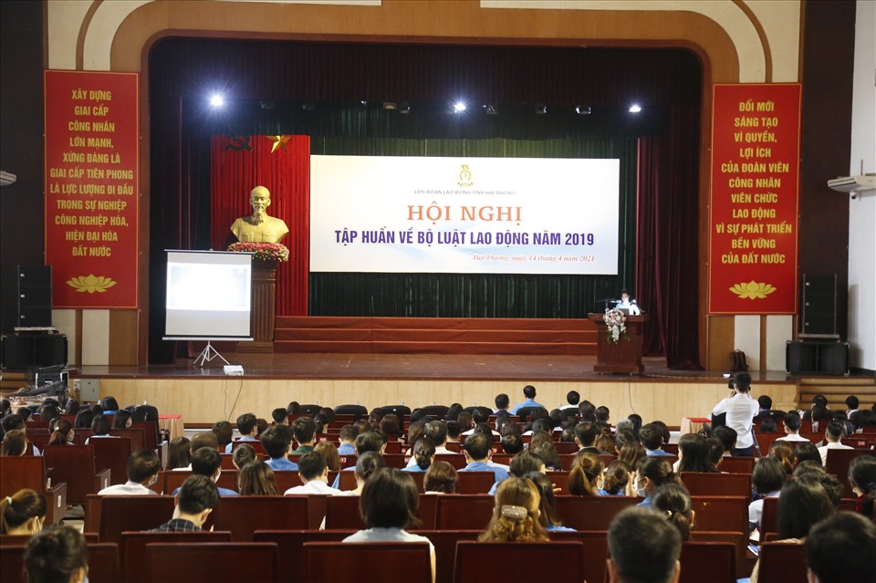 Hội nghị tập huấn về Bộ luật lao động 2019 do Liên đoàn Lao động tỉnh Hải Dương tổ chức. Ảnh: Diệu Thúy