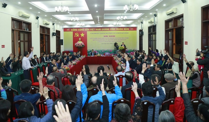 Quang cảnh một buổi Hội nghị lấy ý kiến nhận xét và tín nhiệm của cử tri nơi cư trú đối với người ứng cử Đại biểu Quốc hội khóa XV. Ảnh: Viết Thành