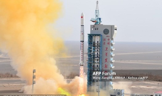 Tên lửa Trung Quốc Long March-4C mang theo nhóm thứ tư của vệ tinh viễn thám Yaogan-31 đã được phóng từ Trung tâm phóng vệ tinh Jiuquan ngày 13.3.2021. Ảnh: AFP