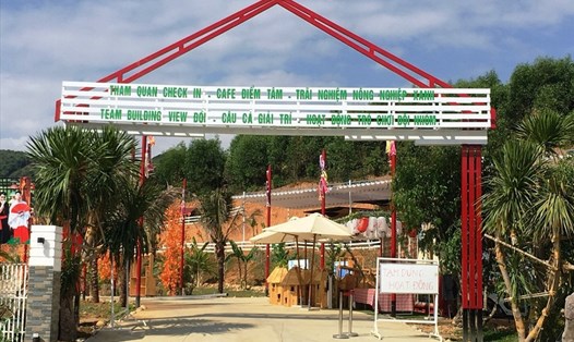 Điểm dừng chân Eco Zone Nha Trang - Đà Lạt ở huyện Khánh Vĩnh đã bị đình chỉ hoạt động xây dựng, kinh doanh đón khách do chưa được cấp có thẩm quyền cho phép. Ảnh: Nhiệt Băng