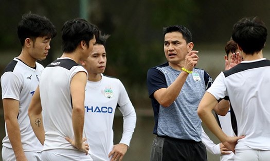 Huấn luyện viên Kiatisak có thể dùng Tuấn Anh trong trận đấu với Hà Nội. Ảnh: HA.FC