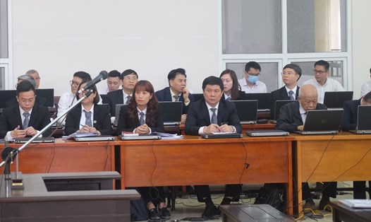 Các luật sư tham gia bào chữa cho 19 bị cáo trong vụ án sai phạm xảy ra tại Dự án Gang thép Thái Nguyên. Ảnh: C.H.