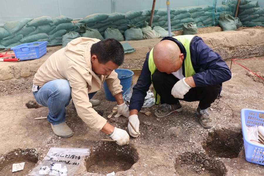 Phát hiện kinh ngạc trong hàng chục ngôi mộ cổ thời đồ đá mới ở Trung Quốc