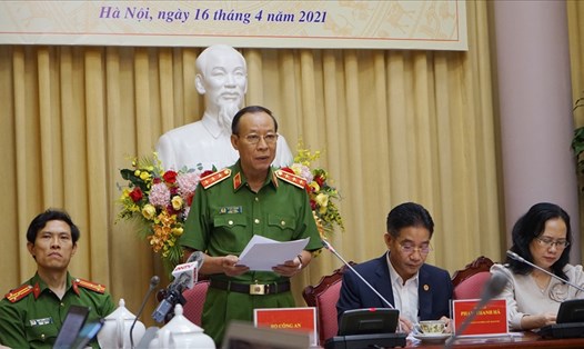 Thượng tướng Lê Quý Vương – Thứ trưởng Bộ Công an phát biểu tại buổi họp báo. Ảnh: P.Đ
