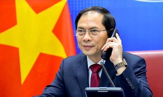 Bộ trưởng Ngoại giao Bùi Thanh Sơn điện đàm Bộ trưởng Ngoại giao Trung Quốc Vương Nghị hôm 16.4. Ảnh: Bộ Ngoại giao.