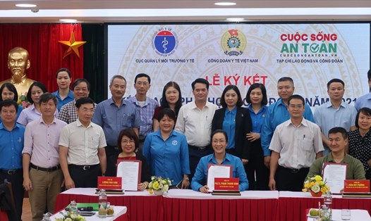 Công đoàn Y tế Việt Nam, Cục Quản lý môi trường y tế, Tạp chí Lao động và Công đoàn ký kết kế hoạch phối hợp hoạt động năm 2021 giữa 3 đơn vị. Ảnh: Nguyễn Khánh