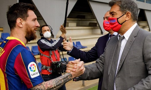 Joan Laporta sẽ "làm những gì có thể trong khả năng của Barcelona" để giữ chân Lionel Messi. Ảnh: Barcelona