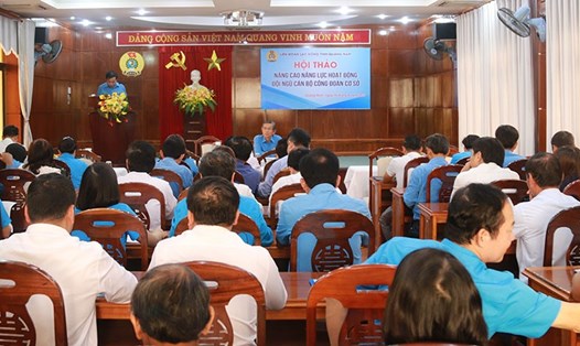 Liên đoàn Lao động tỉnh Quảng Nam chú trọng nâng cao năng lực hoạt động cho đội ngũ cán bộ công đoàn cơ sở. Ảnh: Thanh Chung
