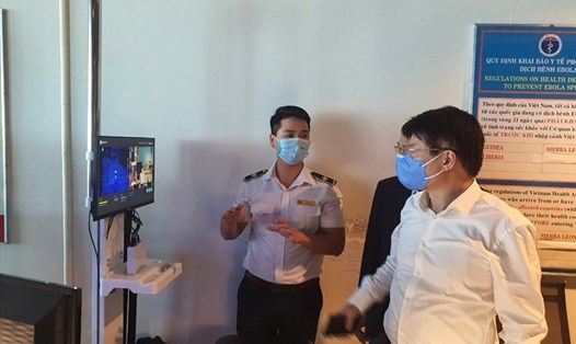 Đoàn công tác Bộ Y tế đã kiểm tra công tác phòng chống, dịch COVID-19 tại Cảng hàng không quốc tế Cam Ranh vào ngày 13.1. Ảnh: P.L