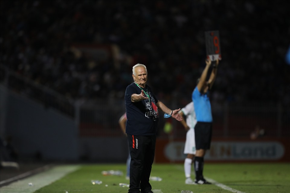 Ông Petrovic muốn duy trì mạch bất bại trước Hoàng Anh Gia Lai tại V.League 2021. Ảnh: N.Đ