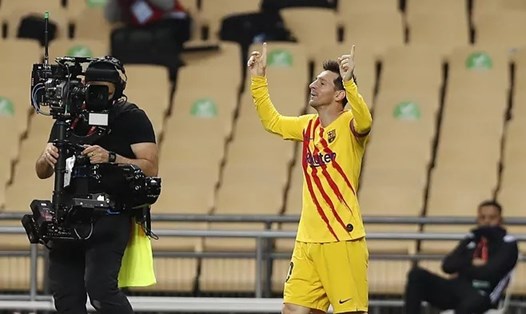 Niềm vui của Messi sau khi vô địch Cúp Nhà Vua. Ảnh: AFP.