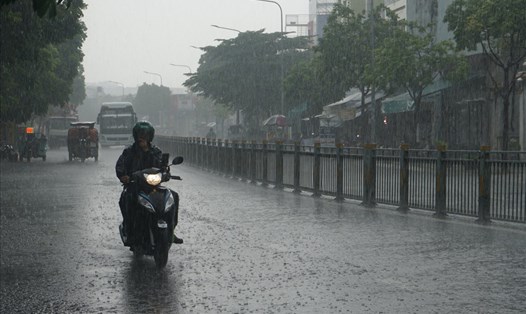 Từ sáng sớm 18.4, mưa dông đã xảy ra tại Nam Bộ. Ảnh minh hoạ: Thanh Chân