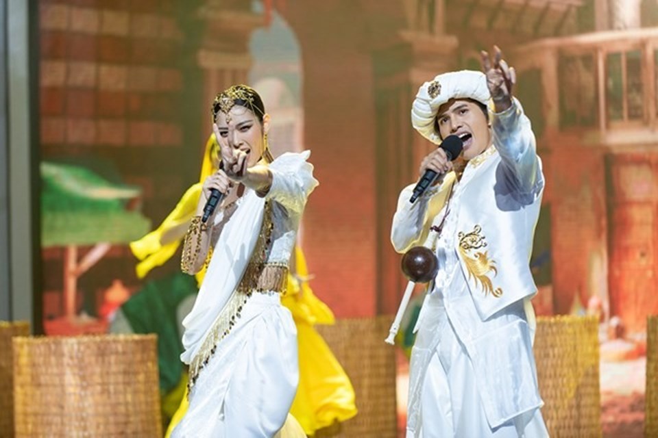 Diệp Bảo Ngọc "bắn" rap trên sân khấu. Ảnh: NSCC. Diệp Bảo Ngọc "bắn" rap trên sân khấu. Ảnh: NSCC.