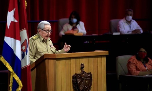 Bí thư Thứ nhất Ban Chấp hành Trung ương Đảng Cộng sản Cuba Raul Castro trình bày báo cáo trước Đại hội VIII, ngày 16.4.2021. Ảnh: Tân Hoa Xã
