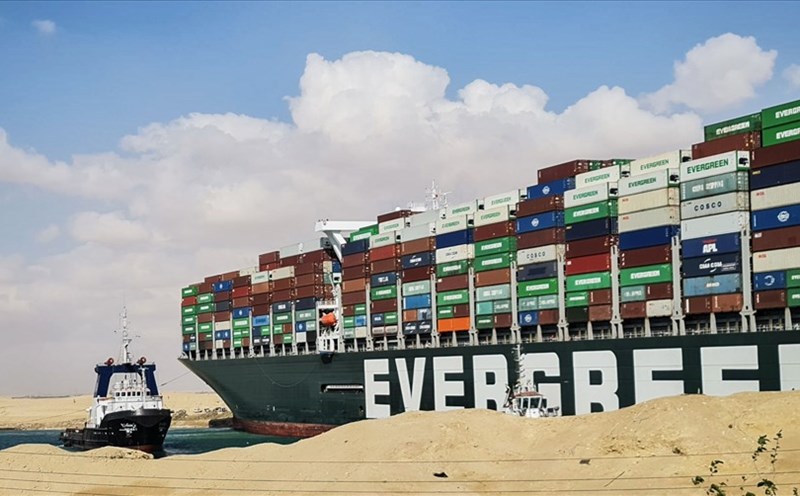 Cận cảnh hư hại của siêu tàu Ever Given sau khi mắc kẹt ở Suez