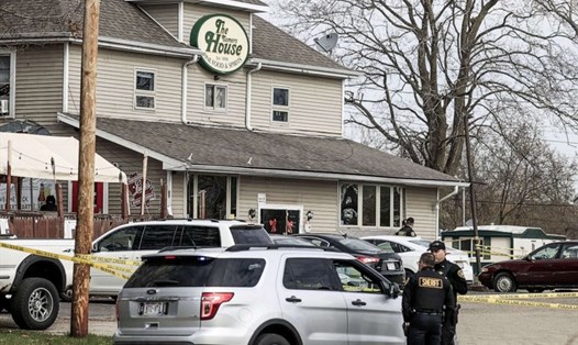 Hiện trường xả súng ở quán bar tiểu bang Wiscosin, Mỹ ngày 18.4. Ảnh: AFP