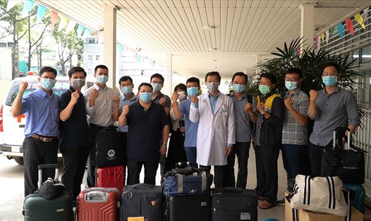 Bác sĩ Bệnh viện Chợ Rẫy đến Kiên Giang, tăng cường lá chắn phòng COVID-19. Ảnh: BVCC
