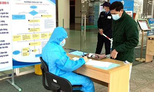 Khai báo y tế là điều kiện bắt buộc của mọi công dân khi đến cơ sở khám chữa bệnh trên địa bàn tỉnh Yên Bái. Ảnh: Thủy Thanh