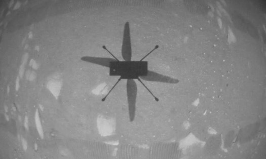 Bức ảnh trực thăng sao Hoả chụp trong chuyến bay đầu tiên. Ảnh: NASA