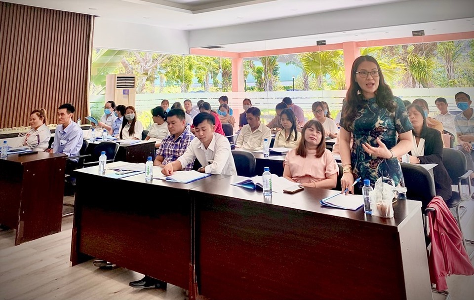 Học viên trao đổi, tham gia ý kiến tại hội nghị. Ảnh: Thanh Nhàn
